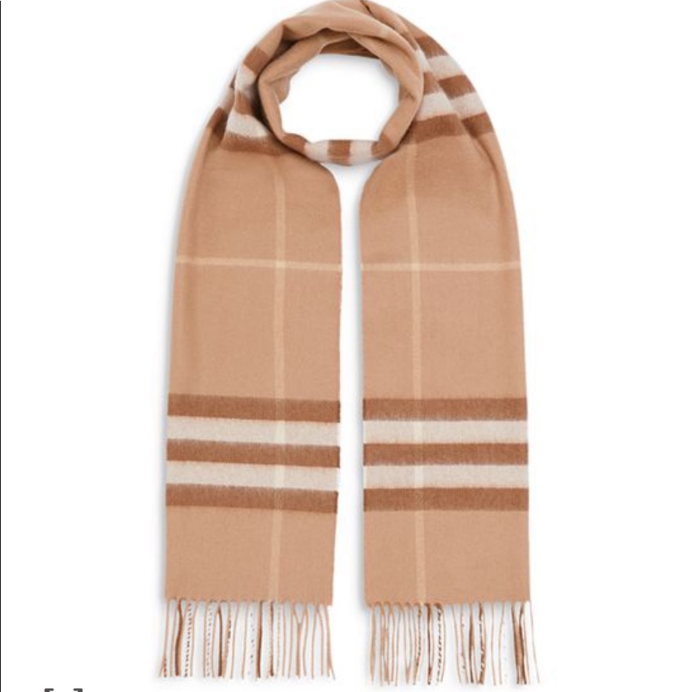 Burberry
Giant Check Scarf